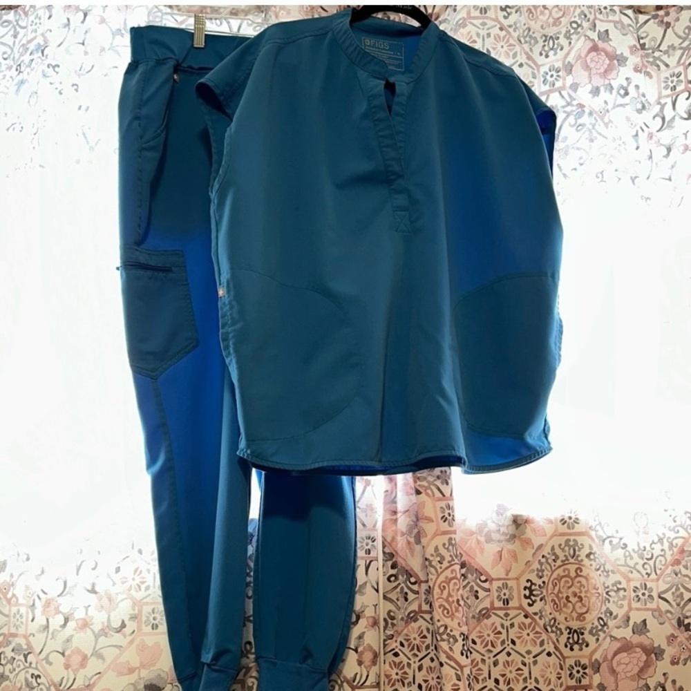 Capri Blue Figs Scrub Set XL